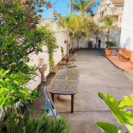 Casa La Scogliera Dei Bronzi Apartment